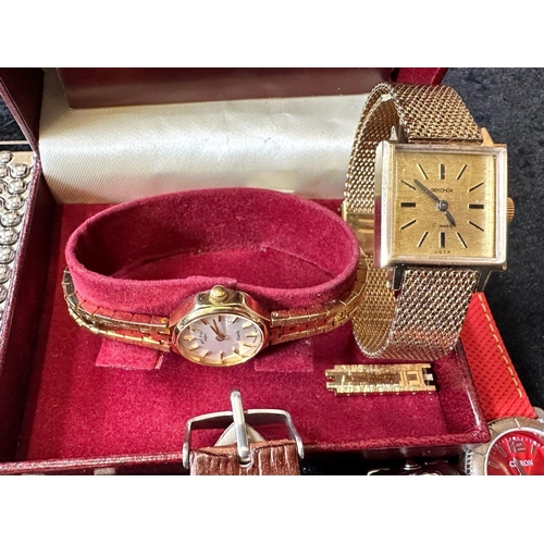 401 - Collection of Ladies and Gent's Wristwatches, all in working order, 20 in total.  Various makes, lea... 