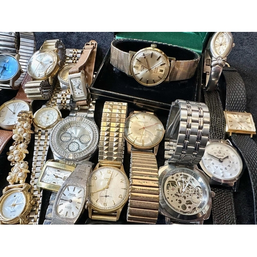 430 - Collection of Ladies & Gentleman's Wristwatches, leather and bracelet straps, various makes and styl... 