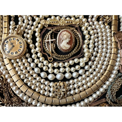 443 - Collection of Quality Costume Jewellery, including pearls, necklaces, chains, bracelets, pendants, b... 