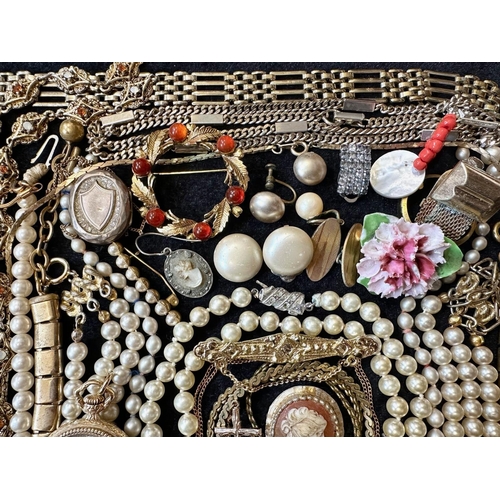 443 - Collection of Quality Costume Jewellery, including pearls, necklaces, chains, bracelets, pendants, b... 