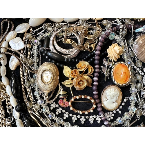 444 - Collection of Quality Costume Jewellery, including pearls, necklaces, chains, bracelets, pendants, b... 