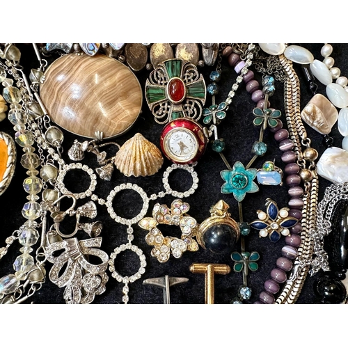 444 - Collection of Quality Costume Jewellery, including pearls, necklaces, chains, bracelets, pendants, b... 