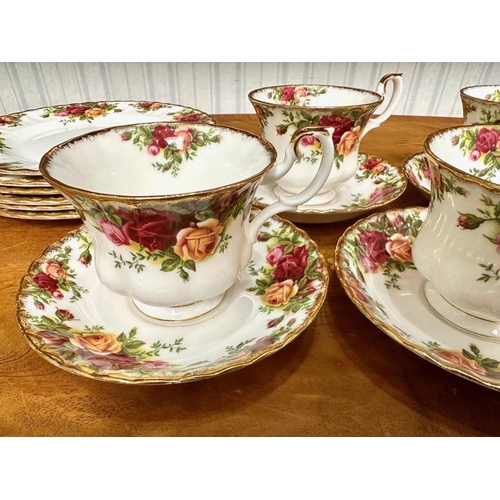 606 - Royal Albert 'Old Country Roses' Set, comprising four cups, four saucers and six sandwich/cake plate... 