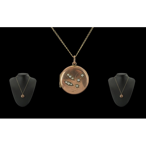 108A - Edwardian Period 1902 - 1910 Ladies 9ct Gold Double Hinged Locket with Attached 9ct Gold Chain. Both... 