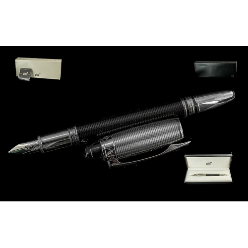 135 - Mont Blanc Deluxe Fountain Pen with 14ct Gold Nib. With Box of Refills, Comes In Mont Blanc Display ... 