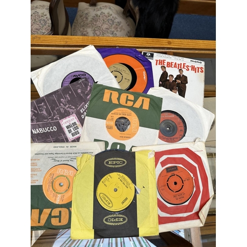 1426 - Music Interest - Small Collection of 45 rpm Singles, including The Chiffons, Nilsson, Charlie Rich, ... 