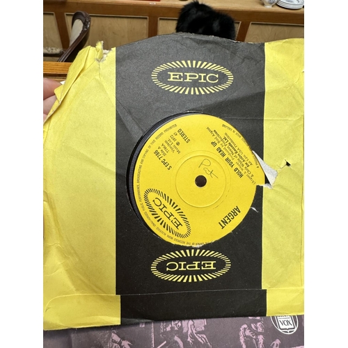 1426 - Music Interest - Small Collection of 45 rpm Singles, including The Chiffons, Nilsson, Charlie Rich, ... 