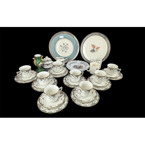 1489 - Box of Pottery & Porcelain, including two Lenox wall plates, Royal Memorabilia, Noritake 'Vintage Ro... 