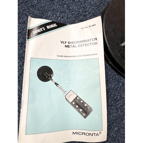 1498 - Metal Detector - VLF Discriminator Metal Detector by Micronta, hand held, with instruction manual.