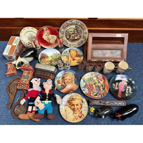 1506 - Box of Miscellaneous, to include a wooden easel, ornaments, pig pottery banks, Marilyn Monroe set of... 