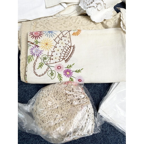 1521 - Collection of Vintage Linen & Lace & Embroidery.