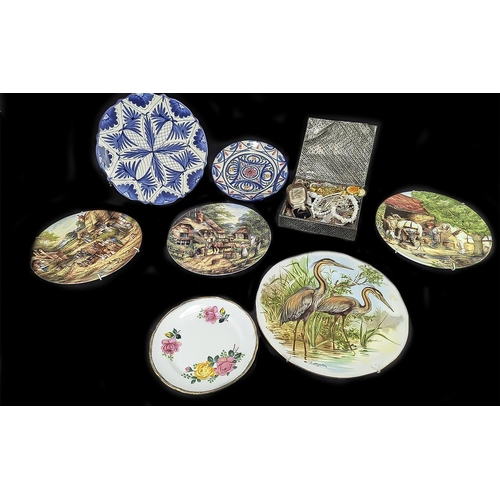 1551 - Box of Miscellaneous, to include cabinet plates, two Wedgwood, and a box of costume jewellery includ... 