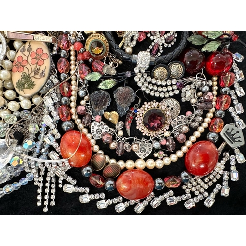 406 - Collection of Quality Costume Jewellery, comprising beads, pearls, chains, pendants, rings, earrings... 