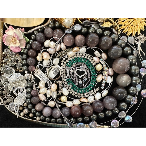 409 - Collection of Quality Costume Jewellery, comprising beads, pearls, chains, pendants, rings, earrings... 