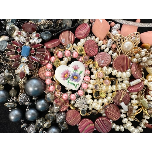 419 - Collection of Quality Costume Jewellery, comprising beads, pearls, chains, pendants, rings, earrings... 