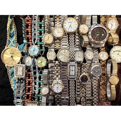 451 - Box of Ladies & Gentlemen's Wristwatches, leather and bracelet straps, assorted makes and designs, i... 