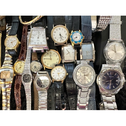 455 - Box of Ladies & Gentlemen's Wristwatches, leather and bracelet straps, assorted makes and designs, i... 