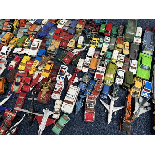 1440 - Large Box of Die Cast Models, playworn, includes model cars, vans, aricraft, racing cards, lorries, ... 