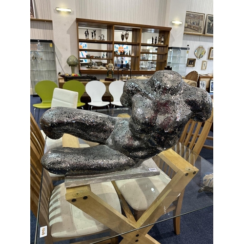 1005 - A Decorative Sculptured Centre Piece of a Nude Female, Texturized In a Silver Glitter Design. Mounte... 