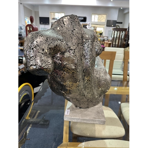 1005 - A Decorative Sculptured Centre Piece of a Nude Female, Texturized In a Silver Glitter Design. Mounte... 