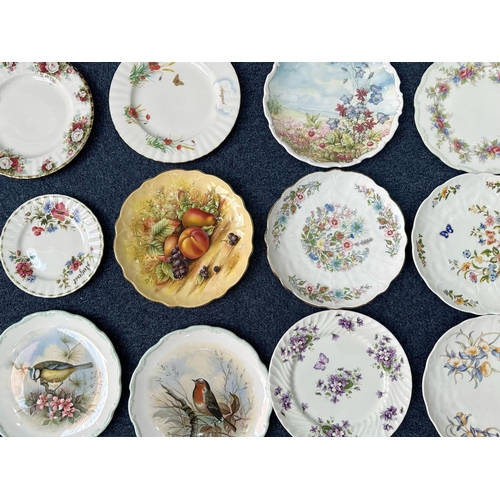 1525 - Box Containing 22 Wall Plates, various makes including Limoges, Aynsley, Royal Albert, etc.