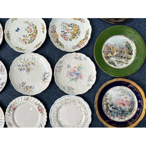 1525 - Box Containing 22 Wall Plates, various makes including Limoges, Aynsley, Royal Albert, etc.