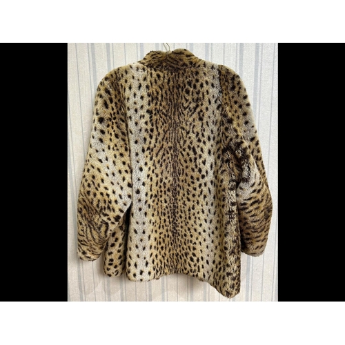 1526 - Ladies Faux Fur Leopard Print Coat, fully lined, slit pockets, hook and eye fastening.  Approx. size... 