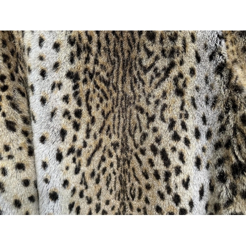 1526 - Ladies Faux Fur Leopard Print Coat, fully lined, slit pockets, hook and eye fastening.  Approx. size... 