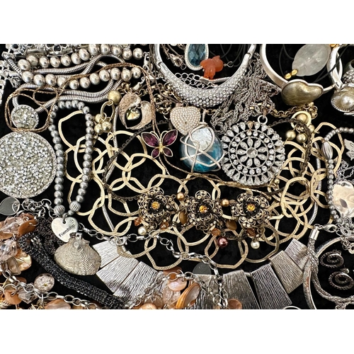 436 - Collection of Quality Costume Jewellery, comprising pearls, chains, brooches, pendants, crystal, etc... 