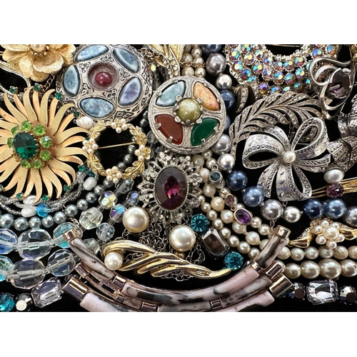 460 - Collection of Quality Costume Jewellery, comprising bangles, beads, pearls, pendants, rings, brooche... 