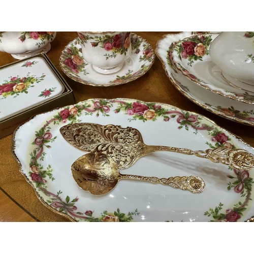 602 - Royal Albert 'Old Country Roses' Dinner/Tea Service, comprising six trios of cups, saucers and side ... 