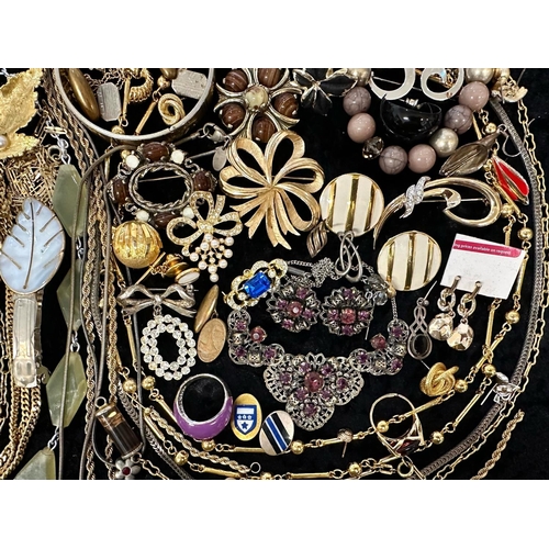 492 - Collection of Vintage Costume Jewellery