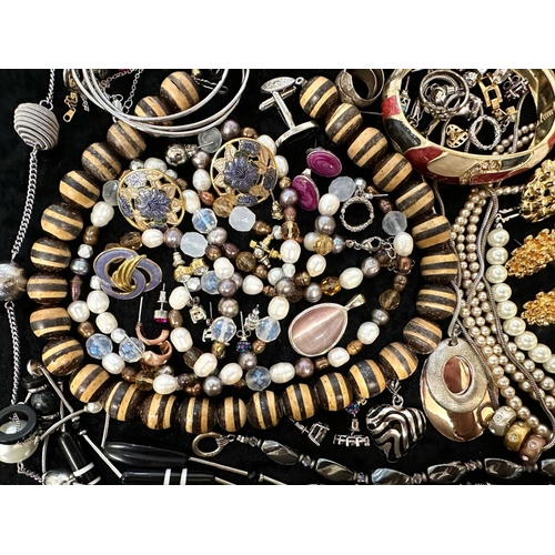 494 - Collection of Vintage Costume Jewellery