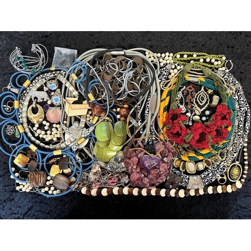 Collection of Quality Costume Jewellery, comprising beads, pearls