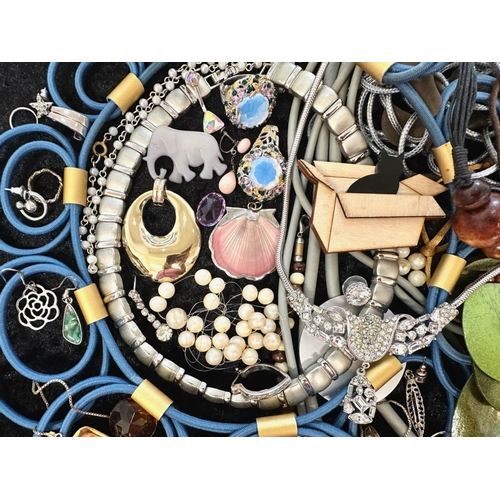 Collection of Quality Costume Jewellery, comprising beads, pearls