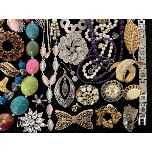 408 - Collection of Quality Costume Jewellery, comprising pearls, chains, beads, bracelets, brooches, ring... 