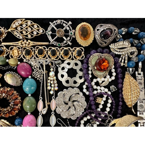 408 - Collection of Quality Costume Jewellery, comprising pearls, chains, beads, bracelets, brooches, ring... 