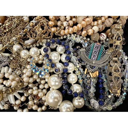 412 - Collection of Quality Costume Jewellery, comprising pearls, chains, beads, bracelets, brooches, ring... 