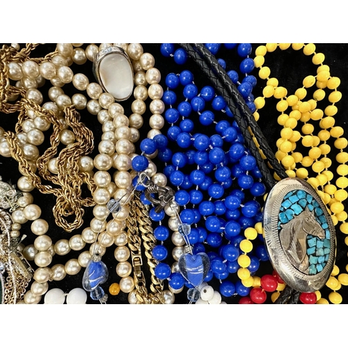 416 - Collection of Quality Costume Jewellery, comprising pearls, chains, beads, bracelets, brooches, ring... 