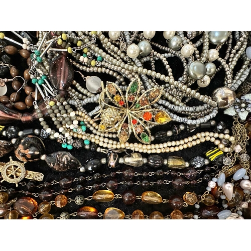 419 - Collection of Quality Costume Jewellery, comprising pearls, chains, beads, bracelets, brooches, ring... 