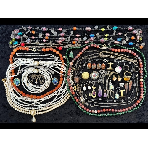 428 - Collection of Quality Costume Jewellery, comprising pearls, chains, beads, bracelets, brooches, ring... 