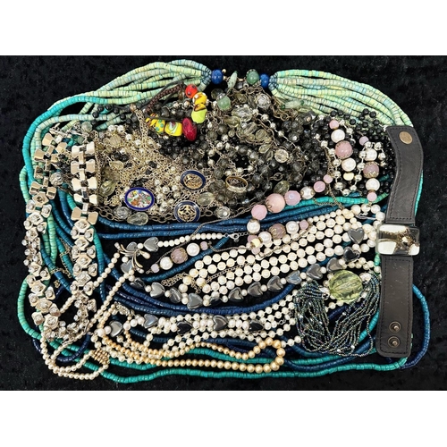 438 - Box of Quality Vintage Costume Jewellery, including statement necklace, chains, pearls, beads, brace... 