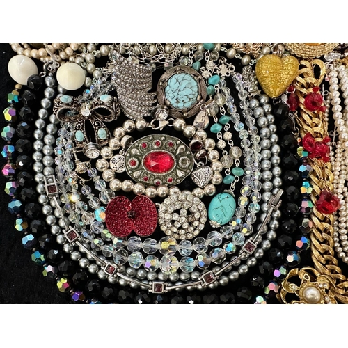 440 - Box of Quality Vintage Costume Jewellery, including necklaces, chains, pearls, beads, bracelets, ear... 