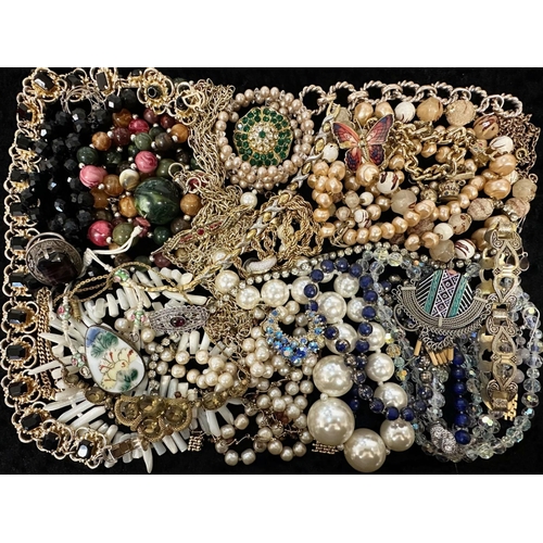 412 - Collection of Quality Costume Jewellery, comprising pearls, chains, beads, bracelets, brooches, ring... 