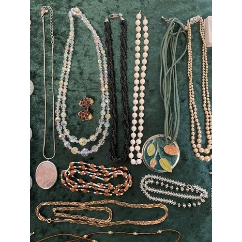 380 - Box of Quality Vintage Costume Jewellery, including necklaces, chains, pearls, beads, bracelets, ear... 