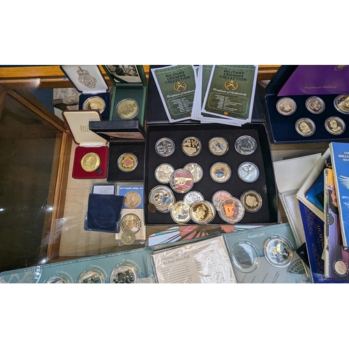 1439 - Mixed Lot of Modern Coins & Associated, to include Westminster Mint, commemorative Crowns, mostly cu... 