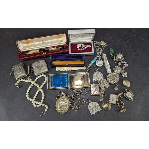 265 - Mixed Lot of Silver & Oddments, to include two Victorian Vinaigrettes, a Victorian locket and chain,... 