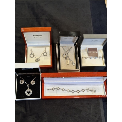 365 - Good Collection of Silver Jewellery In Original Boxes, Includes Silver Sets, Hot Diamonds, Heritage ... 