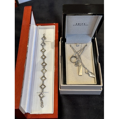 365 - Good Collection of Silver Jewellery In Original Boxes, Includes Silver Sets, Hot Diamonds, Heritage ... 