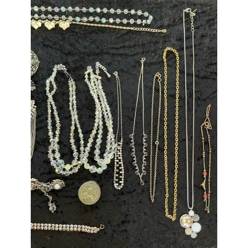 373 - Box of Quality Vintage Costume Jewellery, including necklaces, chains, pearls, beads, bracelets, ear... 